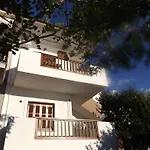 Stelios Apartment *